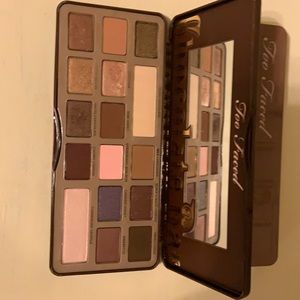 Two faced chocolate bar eye shadow palette